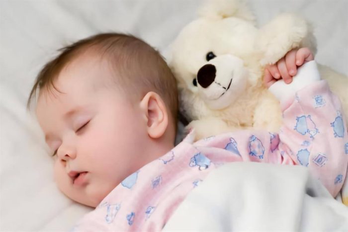 الأطفال حديثي الولادة والنوم