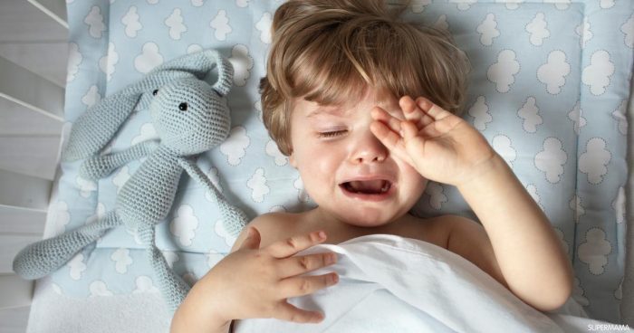 سبب بكاء الطفل أثناء النوم عمر ثلاث سنوات