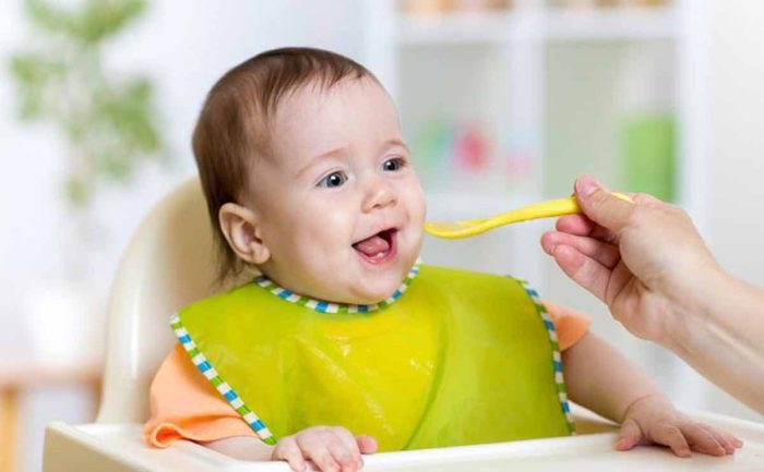 غذاء الطفل في عمر السنة والنصف وأهميته ونصائح للأم لتغذية الطفل