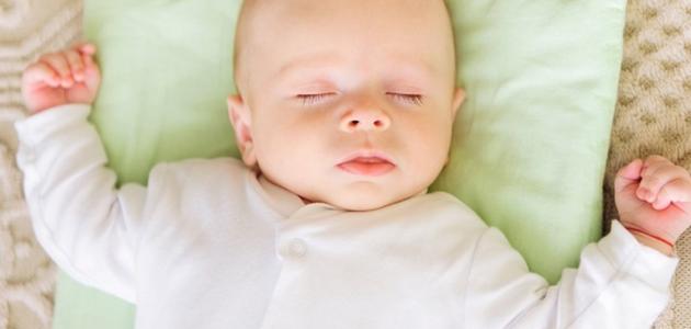 متى ينام الرضيع نوم متواصل
