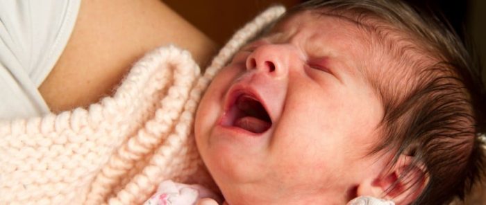 أسباب عصبية الرضيع أثناء الرضاعة