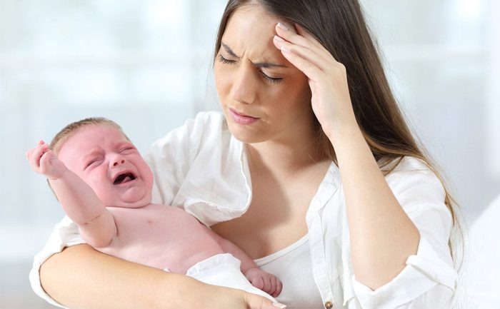 أسباب بكاء الرضيع أثناء الرضاعة الصناعية