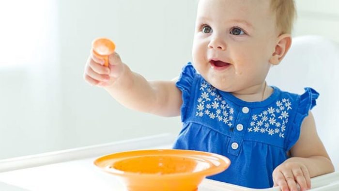 جدول تغذية الطفل الرضيع في الشهر الرابع