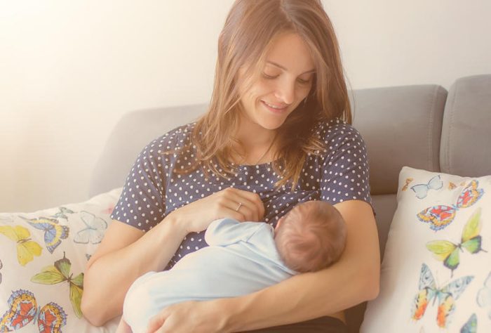 طريقة الرضاعة الطبيعية لحديثي الولادة
