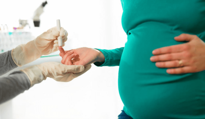 هل سكر الحمل يؤثر على حركة الجنين؟