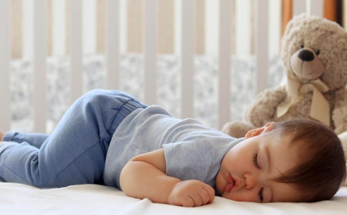 حركة الأطراف أثناء النوم عند الأطفال