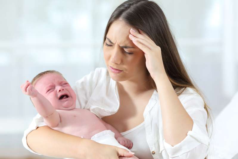 سبب بكاء الطفل عند الرضاعة الطبيعية