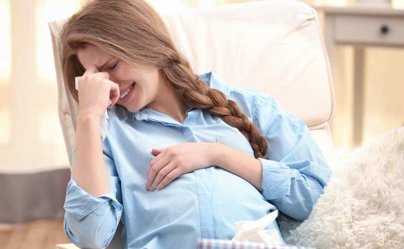 هل الزعل والبكاء يؤثر على الجنين في الشهر السابع