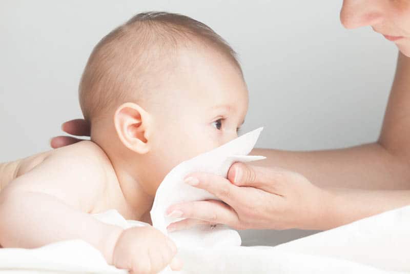 أسباب خروج الحليب من أنف الرضيع