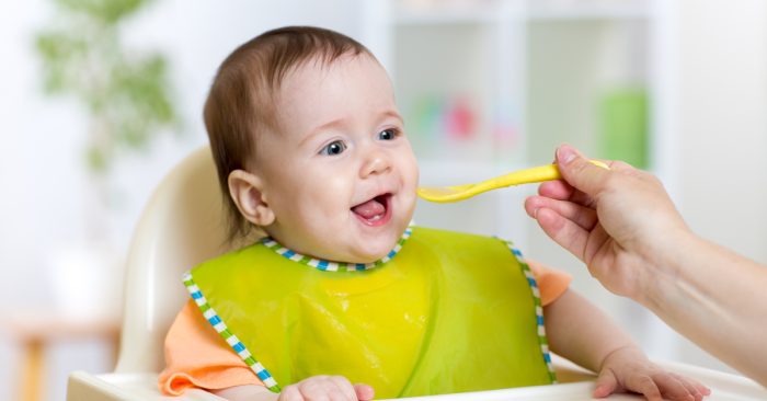 طفل 4 شهور ماذا يأكل؟