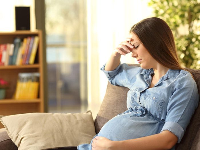 هل البكاء يؤثر على الجنين