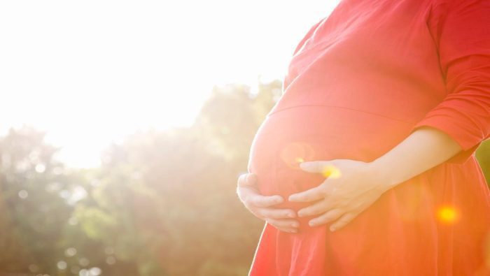 هل وصول الحامل للنشوة يضر الجنين