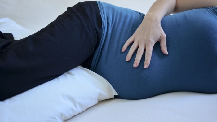 هل كثرة نوم الحامل يضر الجنين؟