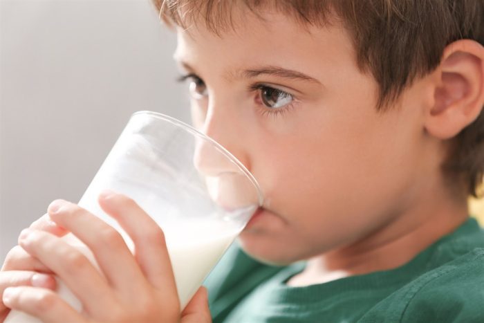 كيف أجعل طفلي يشرب الحليب بعد الفطام