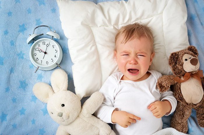 أسباب فزع الرضيع أثناء النوم
