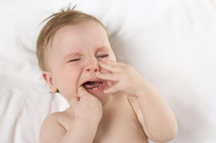 نصائح للتعامل بشكل صحيح مع بكاء الرضيع