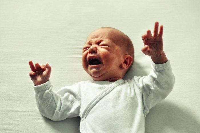 حالات بكاء الرضيع التي تستدعي زيارة الطبيب المتخصص