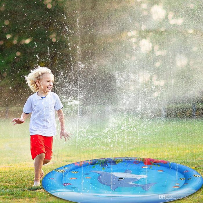 هل طفل التوحد يحب اللعب بالماء