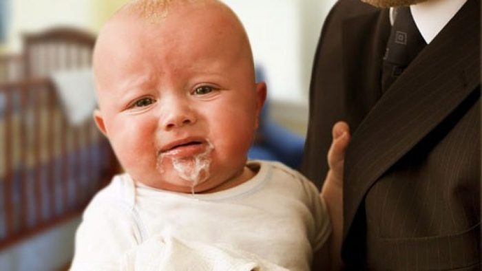 أسباب استفراغ الطفل بعد الحليب الصناعي