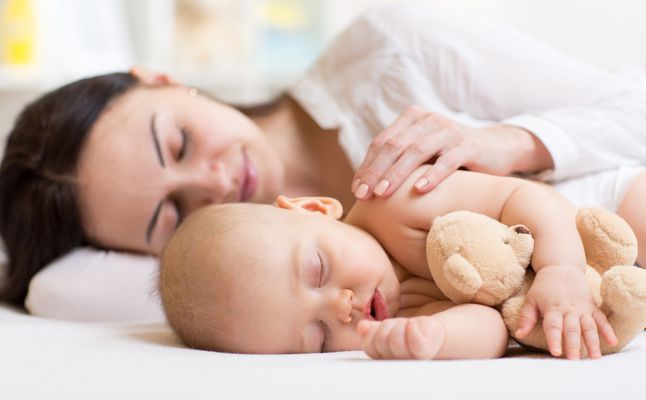 طريقة النوم الصحيحة بعد الولادة القيصرية