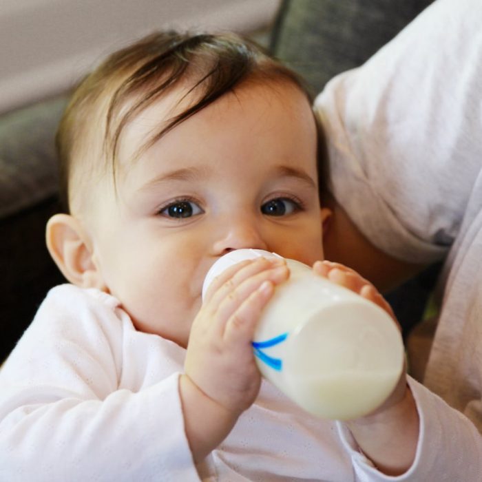 هل كثرة الرضاعة تضر الطفل؟