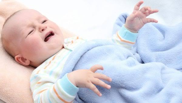 أسباب التشنجات عند الأطفال أثناء النوم وعلاجها شقاوة