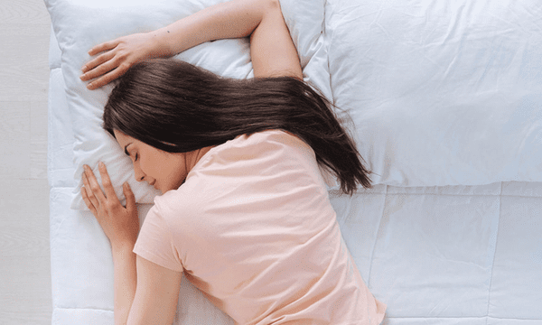 أفضل وضعية نوم لتثبيت الحمل