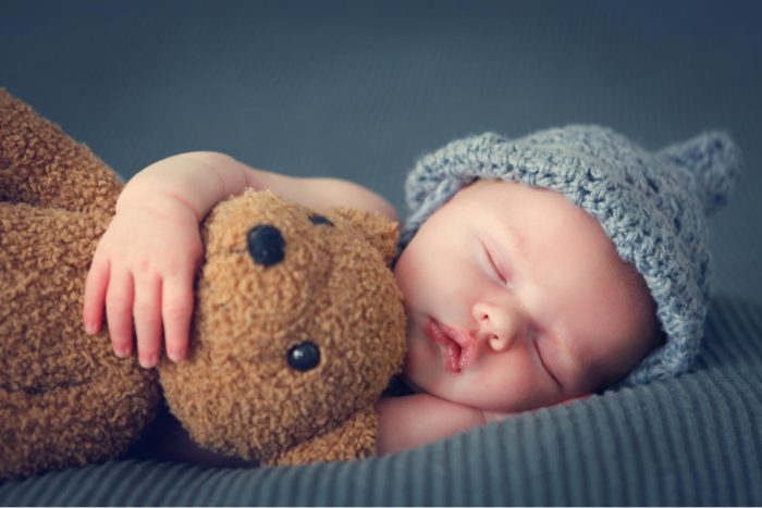 عدد ساعات النوم للطفل حديث الولادة