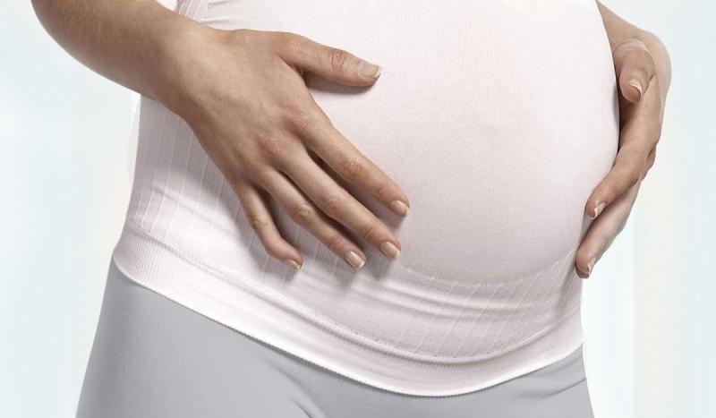 شكل بطن الحامل بتوأم في الشهر الثاني