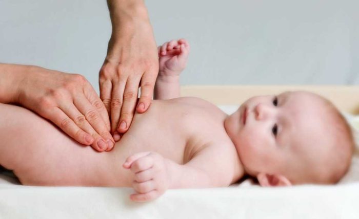 علاج الإمساك عند الرضع بعمر شهرين