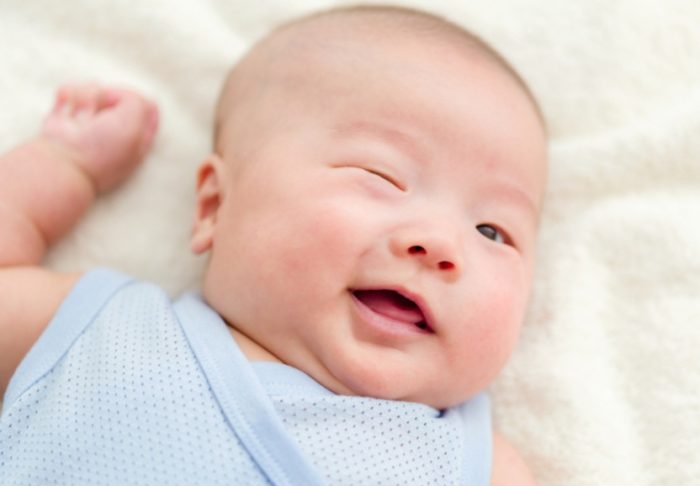 حركات الرضيع الغير طبيعية أثناء النوم
