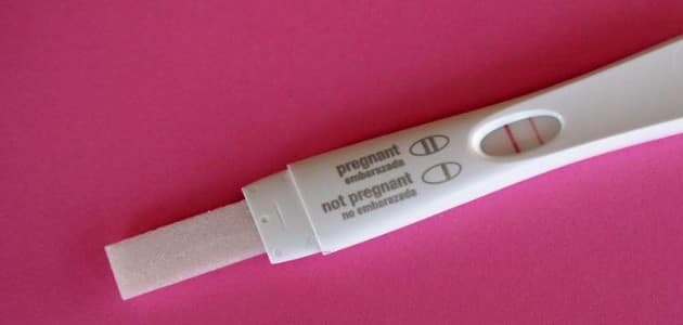 ظهور خط خفيف في اختبار الحمل قبل الدورة بيوم